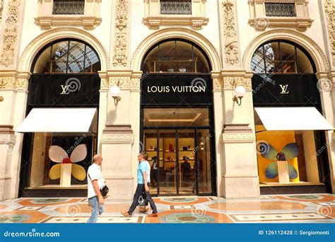 louis vuitton buy online italy|louis vuitton in milan italy.